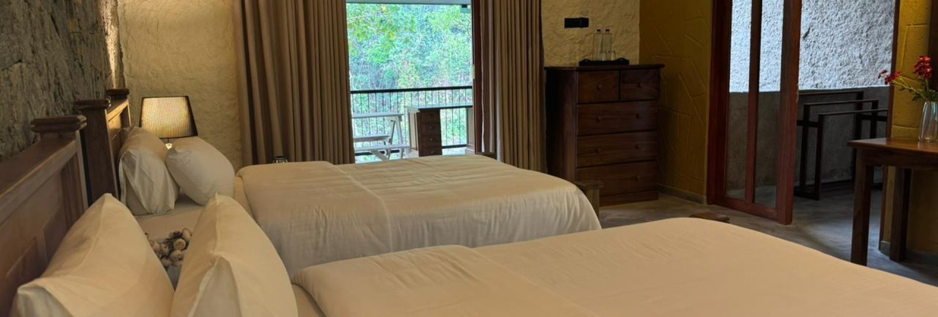 Suite Twin Rooms with River View No 01